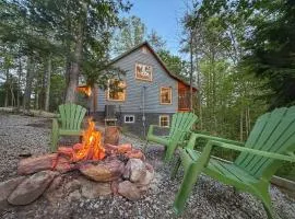 Red Route One - Mega LUX Cabin - Hot Tub - Pool Table - Central Location