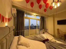 Grand pyramids view & Jacuzii