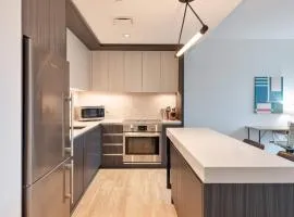 Luxury Seaport Stay Rooftop & Pool