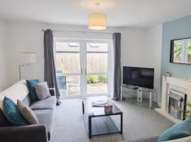 Large 2-Bedroom Bungalow near Airedale Hospital, Keighley, Convenient Location with Parking, hotel di Steeton