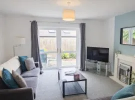 Large 2-Bedroom Bungalow near Airedale Hospital, Keighley, Convenient Location with Parking