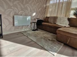 Home on the Broads Just Renovated, hotelli kohteessa Lowestoft