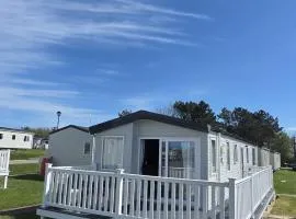 8 Berth Caravan - Blue Dolphin - Filey