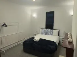 Cozy Retreat Room, sheared house