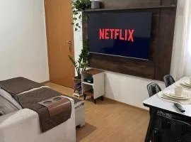 Quarto Privado em apê familiar, 7 minutos do AEROPORTO - Com Piscina