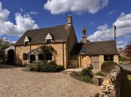 Period Village Cotswold Cottage near Cotswold Way