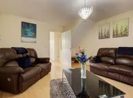 Spacious Home w Garden & Parking - Hampton Hargate