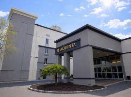 La Quinta by Wyndham Danbury، فندق في دانبري