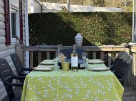 Domaine de la Marina, готель у місті Мессанж