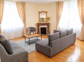 Charmant appartement avec terrasse en plein centre