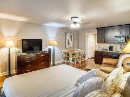 Walkable Lake Escape! Elkhart Lake Condo, hotel in Elkhart Lake
