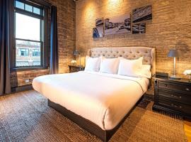 124 Lofts - Downtown Dundee - Walk to Dining, hotel v destinácii West Dundee