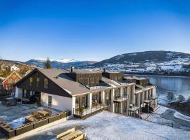 High-End Apartment - Scenic View & Free Parking, Hotel in Vossevangen