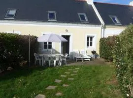 Maison mitoyenne avec jardin, 4 couchages, calme à Locmaria - FR-1-418-51