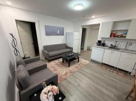 Private Entire Suite in Bedford - 2 Bedroom, hotel en Halifax