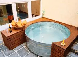 Basso 61 Urban Oasis for Families & Groups with Mini Pool & Courtyard