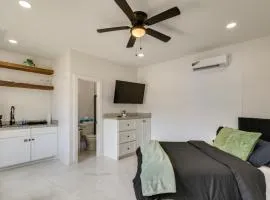 3 Blocks to Gulf! Modern Beach Base in South Padre