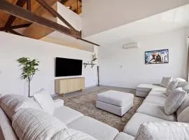 Gorgeous downtown apartment with loft