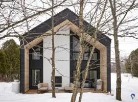 Chalet Altitude Riverfront Pet-Friendly