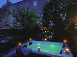 Une bulle de bien être au rendez vous avec spa privatif et petit déjeuner inclus