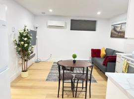 Moncton में, होटल Luxury 1 BedRoom Suite Near YMCA and Mountain Rd