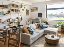 Bright & Stylish Bronx Retreat Near Manhattan