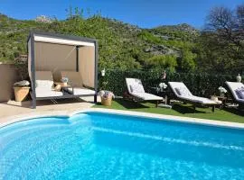 Villa Ivona with swimming pool and jacuzzi
