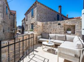 Authentic 18th Century Stone Villa - Murter Island, hotel a Betina