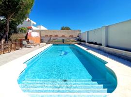 Villa with Pool & BBQ La Manga, hotel i Cartagena