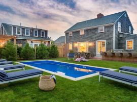 Luxury Nantucket Estate Heated Pool & Hot Tub, hotel di Nantucket