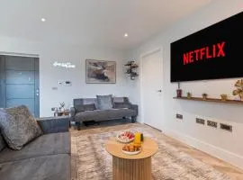 London 1BR Flat Sleeps 5 Comfortably Pool Table Near Tube