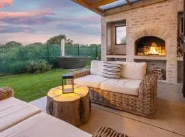Modern Coastal Retreat - Private Hot Tub & Sauna