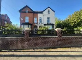 Hendham House - Near Etihad Stadium, CoOp Live Arena, AO Arena, Piccadilly Train Station & Manchester City Centre