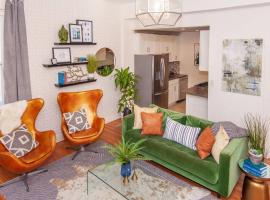 Sleek Boston Condo near South End, hotel en Boston