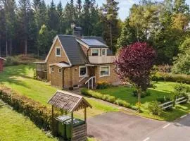 Cozy home in woods near Immeln with fireplace & BBQ