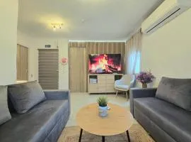 Anemos Garden House - Cozy Retreat with Garden & Parking - Near Nea Kallikrateia
