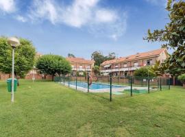 Urbanización Las Quebrantas de Loredo, готель у місті Лоредо