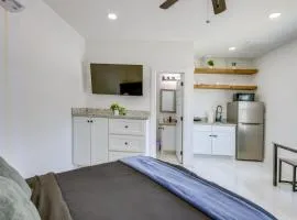 Easy South Padre Beach Retreat w/ Pool Access