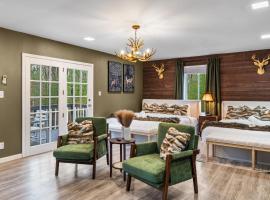 East Stroudsburg में, होटल Designer Poconos Themed 5BR | Game • Pool • Spa