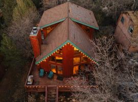 Stargazer A-Frame, Firepit, Spa, Dogs Ok, By Lake, hotelli kohteessa Sugarloaf