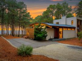 Cape Charles - Beach Access & Hot Tub, Hotel in Cape Charles