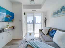 Modern Downtown Condo with Gym, hotel din Kitchener
