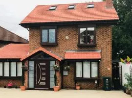 Read Oak Lodge - Spring Offer - Free Parking - Kitchen Laundry Facility - Near PRUH - Orpington - 20 Mins from London Bridge