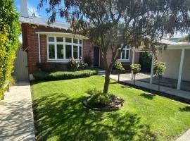 Rose Cottage - Espresso & Charm - 2 Bedroom Home