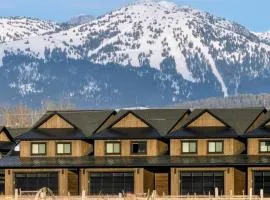 Teton Duo | Side-by-Side Homes | Hot Tubs+Walkable