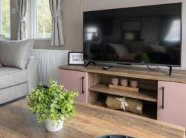 NEW 2025 Modern 3Bedrooms Lodge Walk to Beach, Hotel in Morecambe