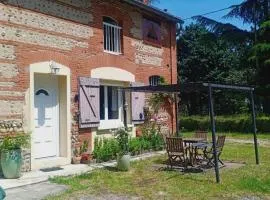 Charming House with satellite WiFi and parking, 80 m2, for 4 to 5 people