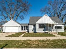 7 Mi to Lake Michigan: Milwaukee Vacation Rental