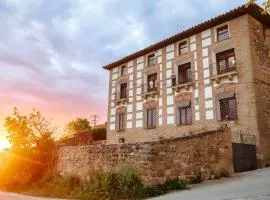 Casa Calvo en la Sierra de Guara finca privada con piscina para grupos