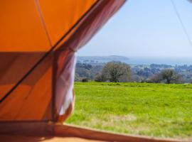 Furnished Bell Tent 4、セント・オーステルのホテル
